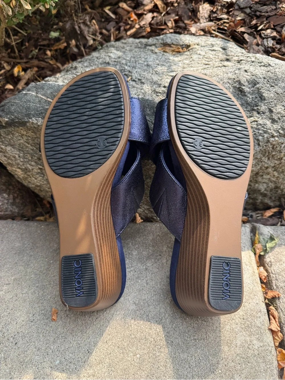 Vionic Kara Navy Crisscross Wedge Slides 9.5 EUC - Picture 5 of 7
